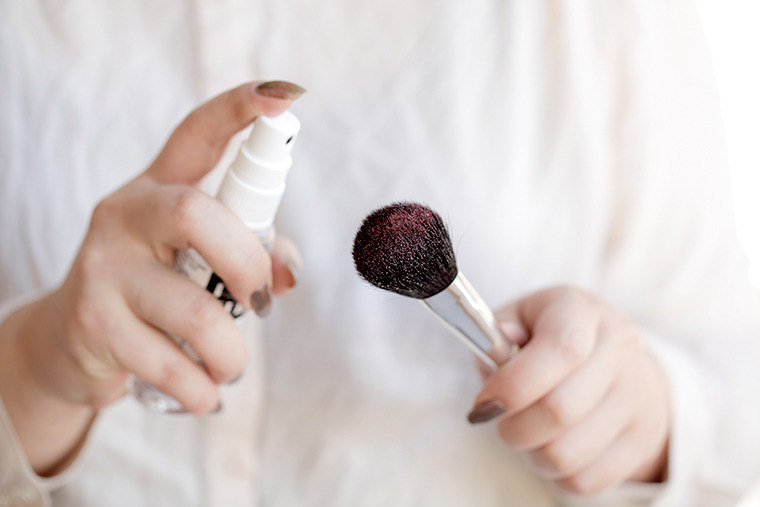 tips to clean make up brushes,ways to keep make up brushes clean,make up brushes,household tips