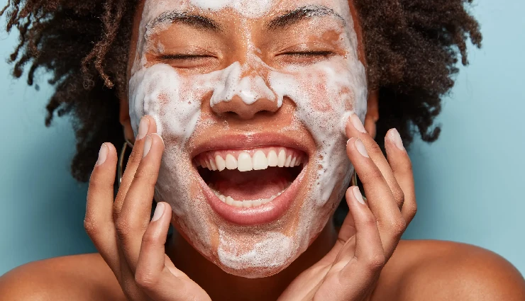 benefits of oats for skin and hair,oats for glowing skin,oats for acne treatment,oats natural moisturizer,oats face pack benefits,oats for frizz-free hair,oats for itchy scalp relief,oats hair mask benefits,oats beauty remedies,diy beauty care with oats