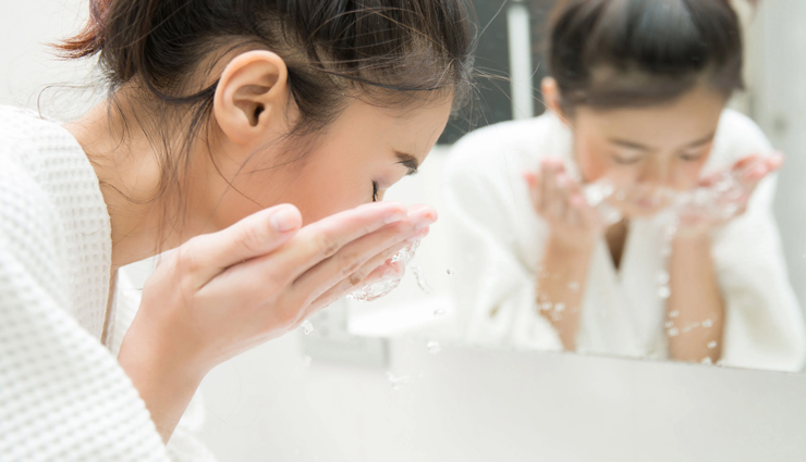 right way of washing face,tips to wash face,washing our face in right manner,beauty tips,beauty hacks