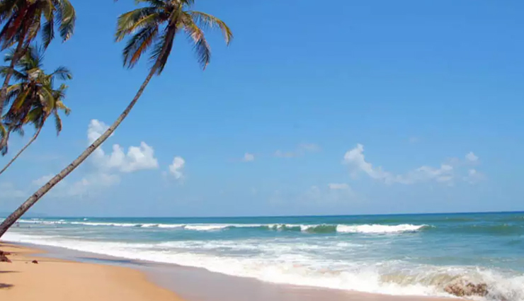 crystal clear water,crystal clear water beaches in india,dhanushkodi beach,tamil nadu,radhanagar beach,andaman havelock islands,marari beach,kerala,colva beach,goa,bangaram beach,lakshadweep islands