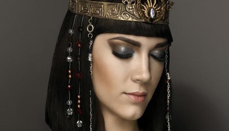 queen cleopatra,female donkey milk,bath with female donkey milk,weird queen