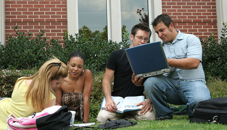 कॉलेज का पहला दिन mates and me,1st day of college,what yo go through on 1st day of college,activities to be done on 1st day of college,college,life,students