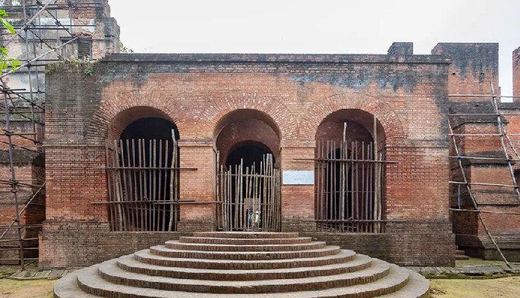 historical places west bengal,rasmancha bishnupur,victoria memorial kolkata,radhabinode temple,clives house dum dum,cooch behar palace,hazarduari palace murshidabad,dakshineshwar kali temple,belur math howrah,jor bangla temple,west bengal tourism,ancient monuments west bengal,historical landmarks india,west bengal heritage sites