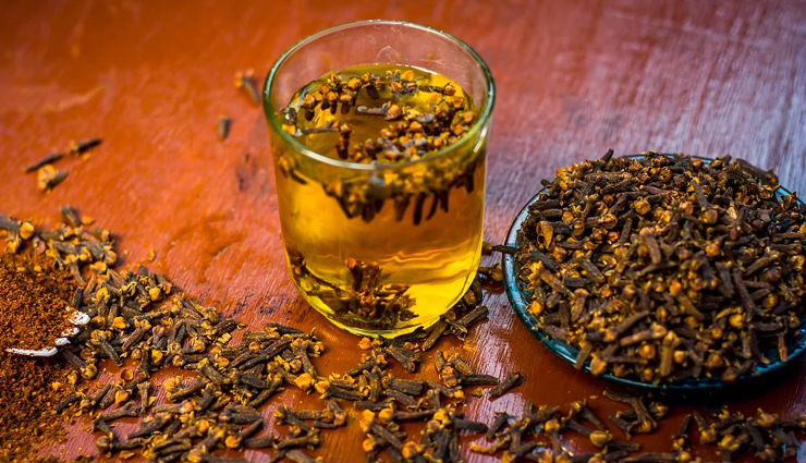 8 Amazing Benefits of Using Clove Water for Hair