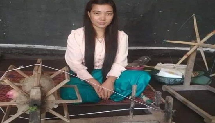 इस अनोखी कलाकारी की तारीफ कर चुके हैं प्रधानमंत्री मोदी, कमल के डंठल से यह लड़की बनाती हैं मास्क