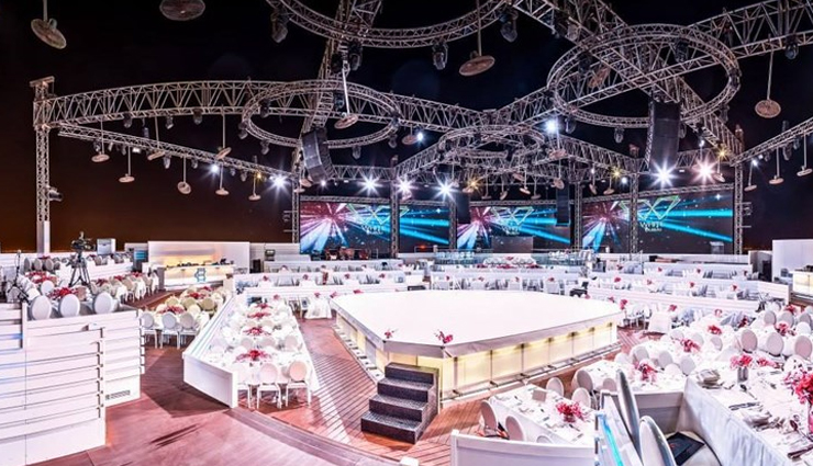 nightlife in dubai,dubai,clubs to visit in dubai,club boudoir,white club,armani club,people by crystal,stereo arcade