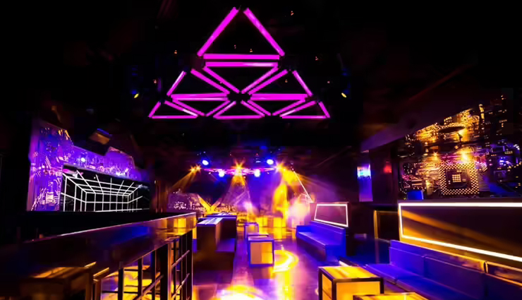 nightlife in dubai,dubai,clubs to visit in dubai,club boudoir,white club,armani club,people by crystal,stereo arcade