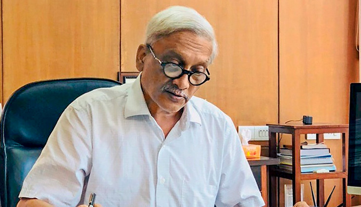 Hundreds march to Goa CM Manohar Parrikar’s residence, demand his resignation