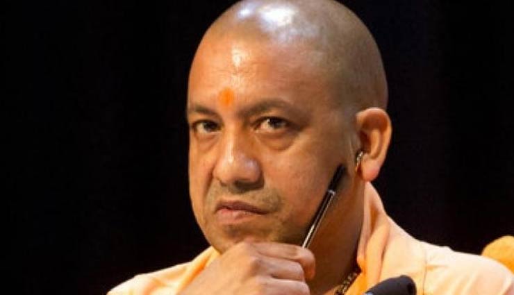 CM योगी का वाराणसी में 'फ्लॉप शो', आधी से ज्यादा कुर्सियां खाली