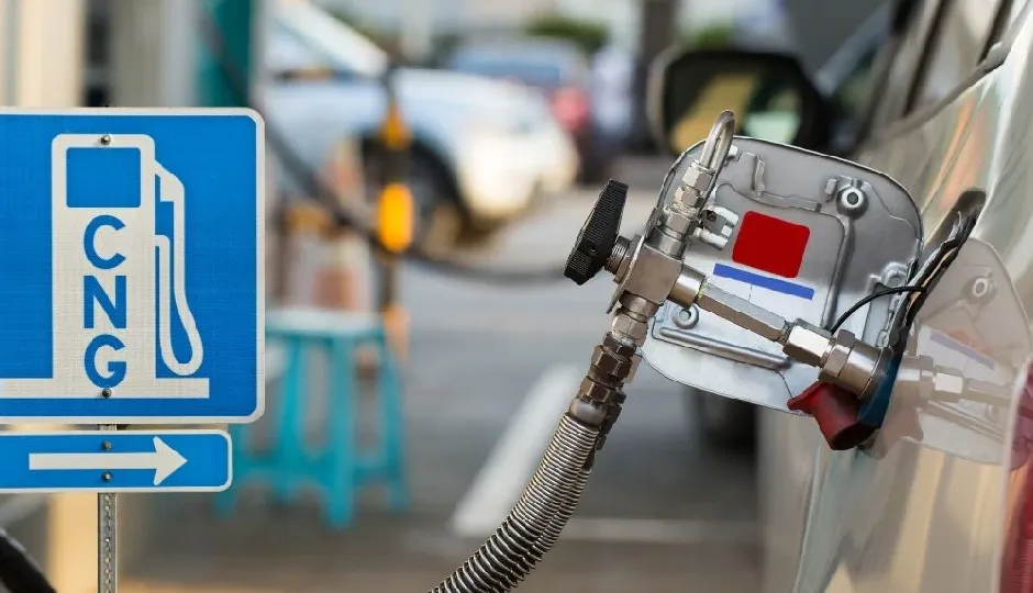 Budget 2026: गाड़ी चलाना होगा और सस्ता! CNG वाहन चालकों को बड़ी राहत, बायोगैस पर टैक्स पूरी तरह खत्म