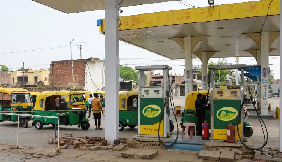दिल्ली वालों के लिए बड़ा झटका, CNG के नए रेट ने बढ़ाई चिंता