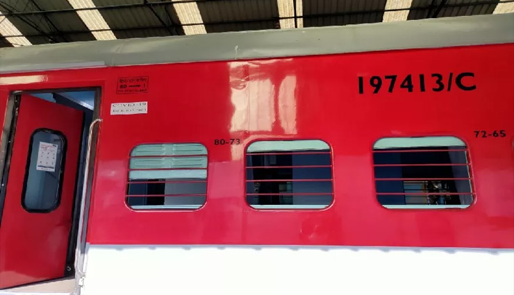 कोरोना के खिलाफ लड़ाई में रेलवे ने शुरू की तैयारी, ट्रेन की बोगियों को बना रहे हैं आइसोलेशन वार्ड