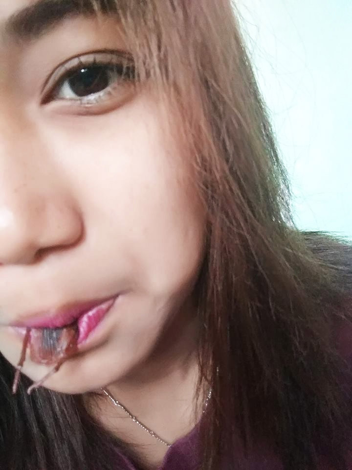 cockroach challenge,cockroach challenge viral,cockroach challenge viral on internet,cockroach on face,cockroach latest challenge,internet latest challenge,bizarre challenge,alex aung