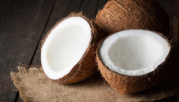 नारियल के ये टोटके दिलाएँगे आपको सभी परेशानियों से छुटकारा, दूर होगी पैसों की तंगी 