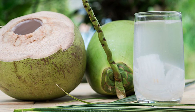 छोटे बच्चों के लिए अमृत हैं नारियल पानी का सेवन, जानें इससे मिलने वाले फायदे 