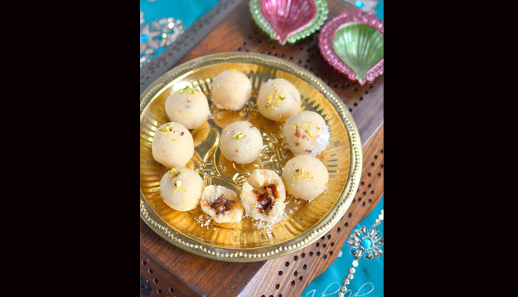 दिवाली स्पेशल : कोकोनट खोया गुलकंद लड्डू, देगा आपको स्वाद का मजा #Recipe