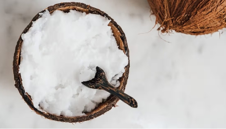 white-coated tongue,causes of white tongue,tongue health,oral hygiene tips,natural remedies for white tongue,dehydration tongue symptoms,oral thrush,dry mouth causes,how to clean tongue,pink healthy tongue,tongue infection signs,bacteria on tongue,home remedies white tongue