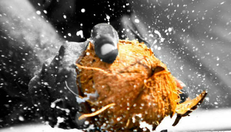 शास्त्रों में नहीं लिखा क्यों नहीं फोड़ सकती हिन्दू महिलाएँ नारियल