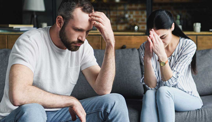 codependent behavior in relationships,signs of codependency,codependency in couples,codependent relationship patterns,identifying codependent behavior,codependency signs and symptoms,signs of a codependent partnership,unhealthy relationship dynamics,codependency in love relationships,codependency red flags,overcoming codependency,building healthy boundaries