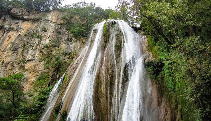 spain breathtaking waterfalls,discovering majestic waterfalls in spain,exploring spain stunning cascades,unveiling the beauty of spanish waterfalls,best waterfalls to visit in spain,spain most impressive waterfall destinations,captivating spanish waterfall wonders,a guide to remarkable waterfalls in spain,experiencing the magic of spain waterfalls,must-see waterfalls in beautiful spain