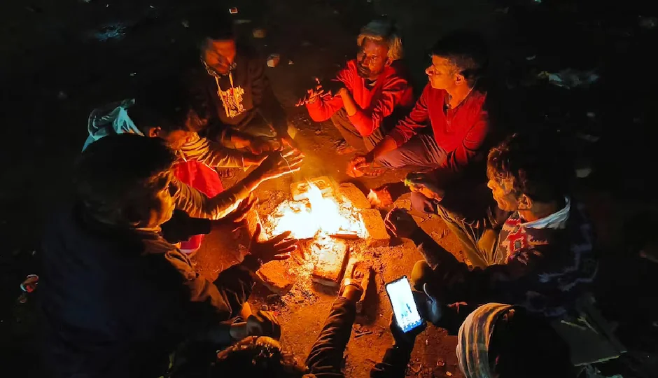 उत्तर भारत में कड़ाके की ठंड का कहर, पारा 5 डिग्री तक लुढ़कने के आसार; यूपी-दिल्ली से बिहार तक अलर्ट