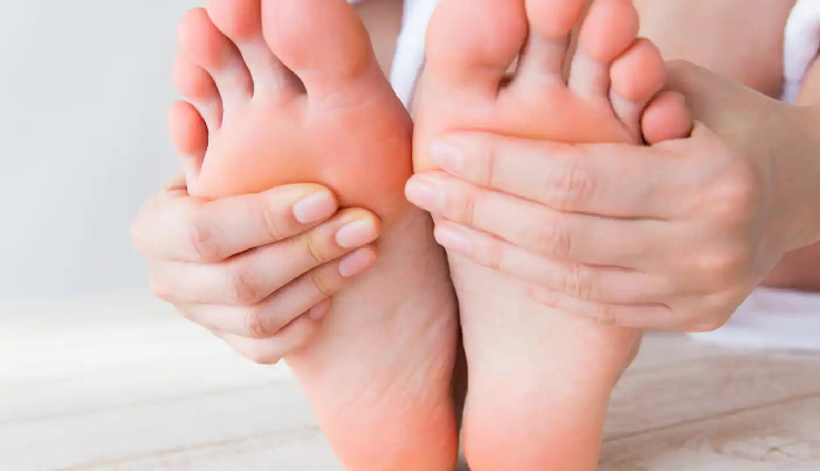 कोलेस्ट्रॉल जब बढ़ जाए हद से ज्यादा तो हाथों-पैरों की उंगलियों पर दिखते हैं ये लक्षण, नजरअंदाज करना पड़ सकता है महंगा cholesterol symptoms extremities,warning signs of high cholesterol,cholesterol effects on fingers and toes,recognizing cholesterol-related symptoms,signs of elevated cholesterol levels,cholesterol symptoms in hands and feet,importance of detecting cholesterol symptoms,cholesterol indicators on fingers and toes,identifying cholesterol warning signs,cholesterol-related symptoms awareness