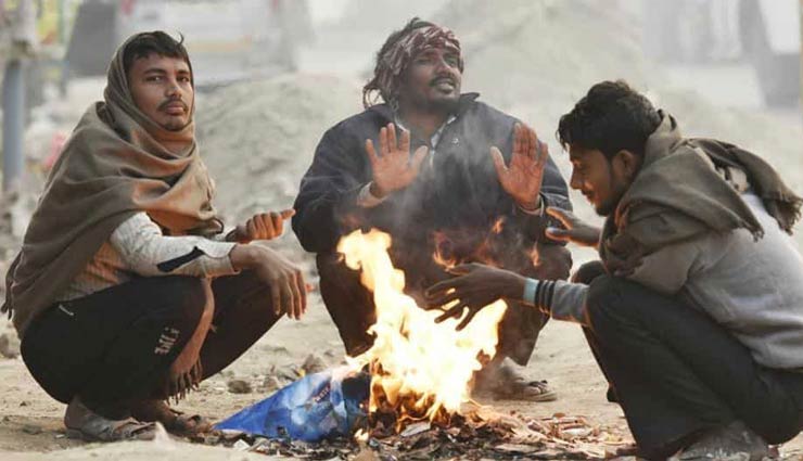 कश्मीर से लेकर दिल्ली और पटना से लेकर भोपाल तक ठंड से ठिठुरा पूरा उत्तर भारत, कांप रहे हैं लोग 
