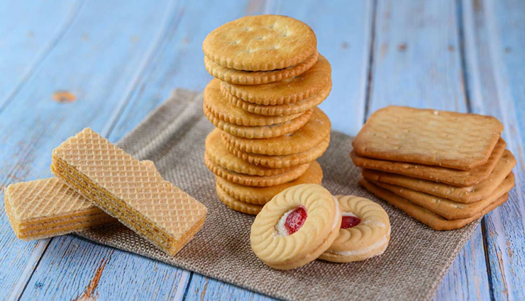 lower cholesterol diet,heart health tips,healthy lifestyle choices,reduce bad cholesterol,heart-healthy diet,cholesterol management,foods to avoid for heart health,lowering cholesterol naturally,heart disease prevention,healthy eating for heart health