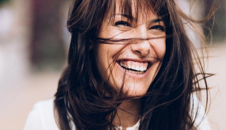 बिना साइड इफेक्ट के इन कुदरती तरीकों से बालों को बनाएं काला