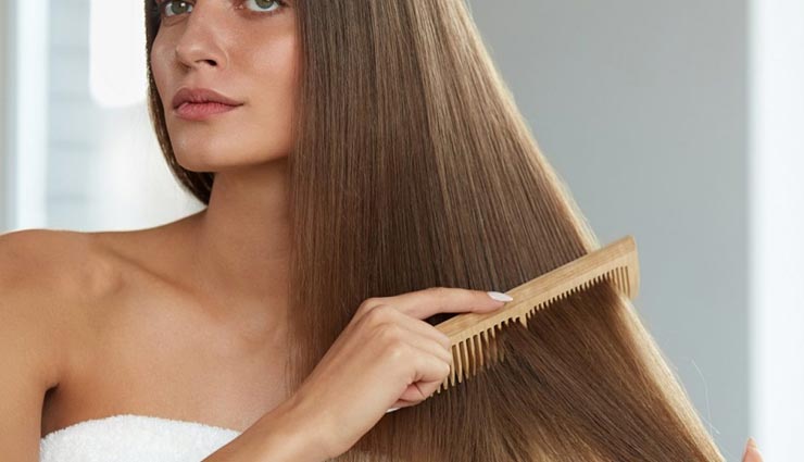 बाल संवारते समय महिलाएं ना करें ये गलतियां, लाती हैं जीवन में दरिद्रता