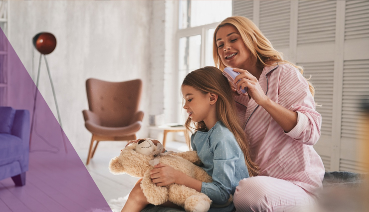 शिशु को रिलैक्स करने के साथ ही कई फायदे पहुंचाता हैं कंघी करना, जानें इनके बारे में 