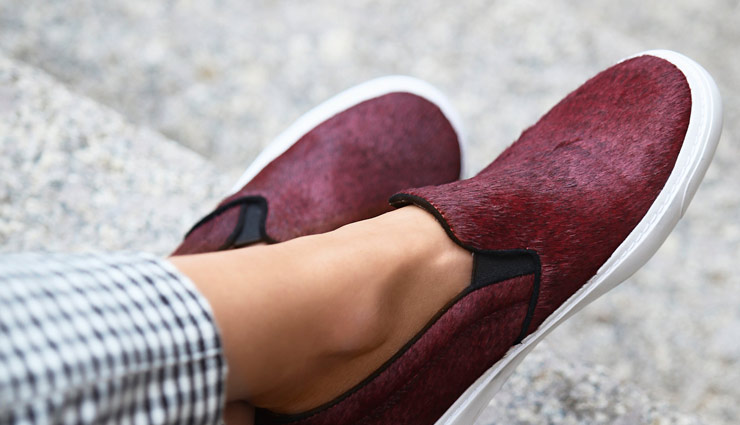 comfy footwear styles,modern loafer,slip-on sneakers,flat slides,ankle boots,fashion tips,footwear fashion