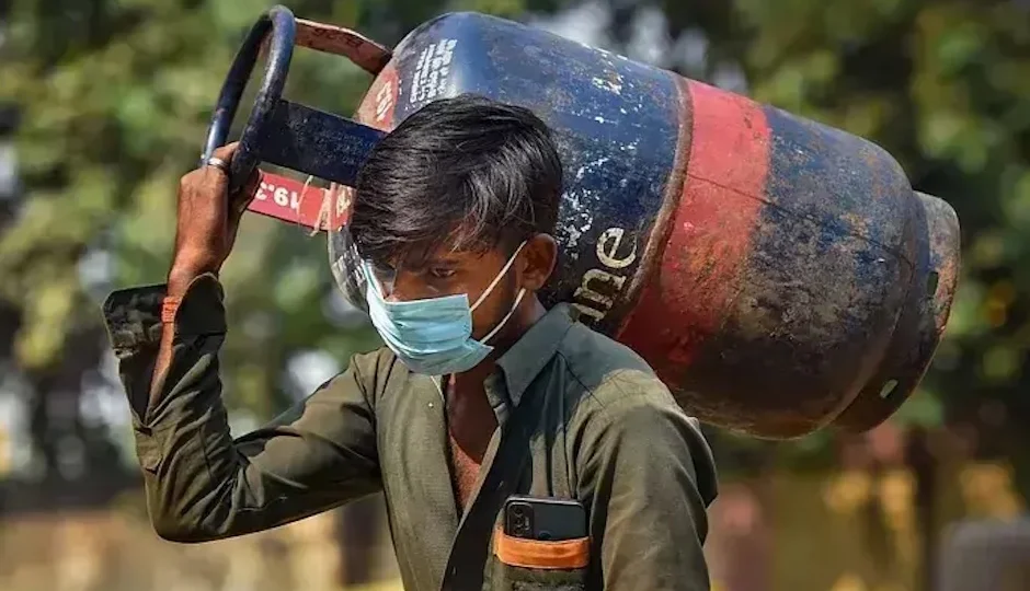  कमर्शियल एलपीजी सिलेंडर हुआ सस्ता, होटल-रेस्टोरेंट मालिकों को मिली थोड़ी राहत