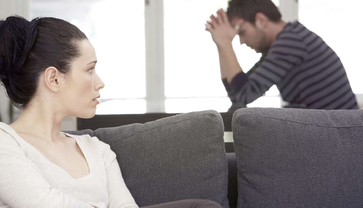 poor communication signs,passive listening in relationships,shutting down in communication,emotional suppression in relationships,verbal and physical aggression in relationships,disregarding partner perspective,diminishing partner emotions,passive-aggressive behavior in relationships,articulating expectations in relationships,silent treatment in relationships,interrupting conversations,effective communication skills,relationship communication breakdown,non-verbal communication cues,conflict resolution in relationships