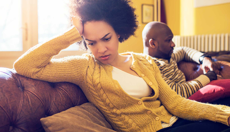 poor communication signs,signs of communication breakdown,passive listening in relationships,silence in communication,suppressing emotions in relationships,verbal and physical aggression in relationships,disregarding partners perspective,passive-aggressive behavior in relationships,articulating needs in relationships,silent treatment in communication,interrupting in conversations