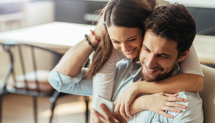 ways to show romance,romantic gestures for partner,strengthen your relationship,daily compliments,physical affection tips,date night ideas,write love notes,trying new things together,support social time,give your partner a break,exercise together,wear what he loves,secret flirting tips,listening skills in romance,interest in partners hobbies,dedicated game day,wear favorite perfume,cook favorite meal