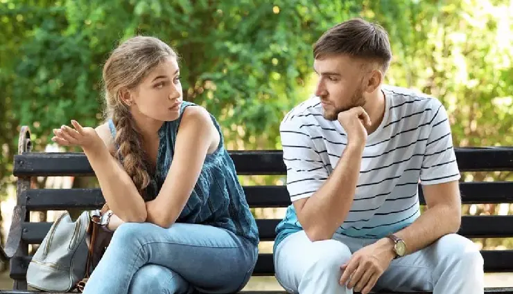 girlfriend still loves her ex,signs shes not over her ex,how to know she misses her ex,emotional signs she still loves her ex,girlfriend talks about her ex,girlfriend brings up ex often,signs of unresolved feelings,relationship red flags,emotional baggage from ex,girlfriend thinking about ex