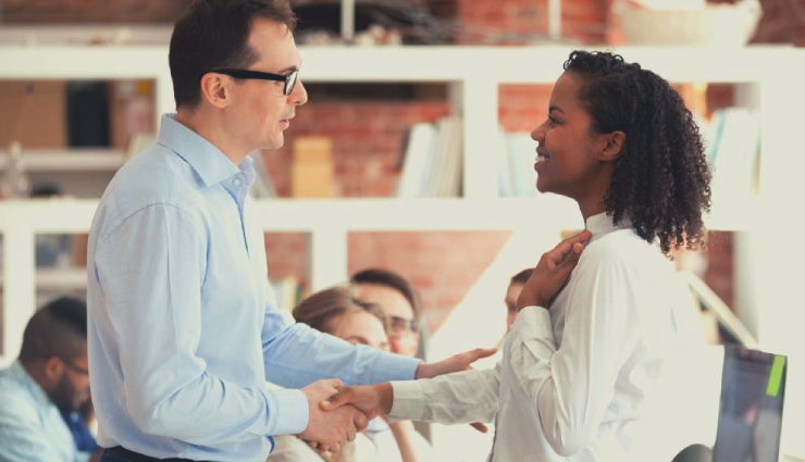 complimenting a girl tips,how to compliment a woman,genuine compliments for girls,complimenting without being creepy,effective compliments for her,respectful ways to praise a girl,building confidence through compliments,positive affirmations for women,appreciating a girl appropriately,giving compliments with sincerity