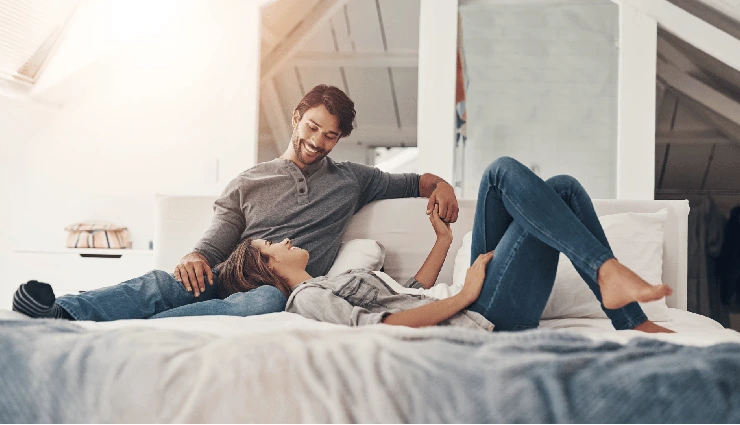 10 Ways to Be Funny Around Guys and Make Them Want to Keep You Around