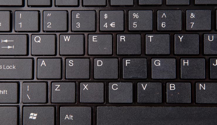 आखिर क्यों नहीं होते कंप्यूटर कीबोर्ड के सभी अक्षर एक ही क्रम में, कारण कर देगा सोचने पर मजबूर weird news,facts about keyboard,characters in keyboard,reason behind sequence of characters in keyboard