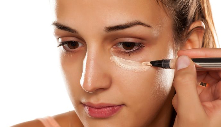 hide your dark circles with the help of these makeup tips,beauty tips,beauty hacks