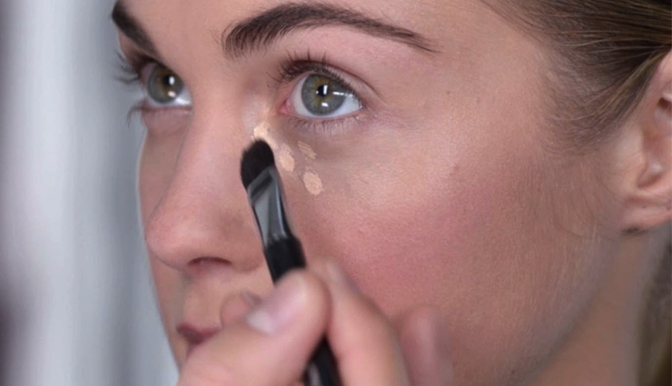 instant facelift with makeup,tips for a makeup facelift,makeup tricks for a lifted look,achieve youthful appearance with makeup,contouring for a facelift effect,blush draping technique,highlighter for lifting effect,eye makeup for instant lift,brow grooming for a lifted look,makeup tips for aging skin