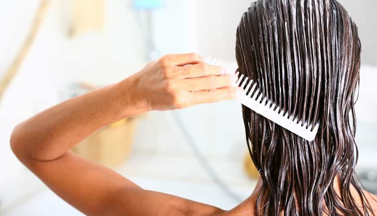 Some Tips You Can Follow To Treat Oily Scalp and Dry Hair 