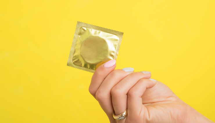 new motor vehicle act,cabbies in delhi,condoms,first-aid box,delhi cab drivers,weird news in hindi