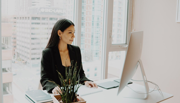 confident woman in a relationship,things confident women won’t tolerate,relationship red flags,self-respect in relationships,confident women and dating,healthy relationship boundaries,what strong women don’t accept,toxic relationship signs,women empowerment in love,self-worth in relationships,things a strong woman avoids,relationship standards,respecting women in relationships,signs of a confident woman,dating a confident woman