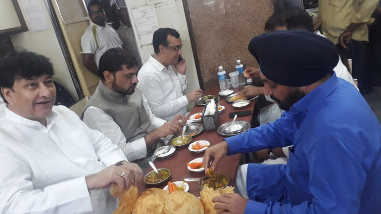 उपवास के ठीक पहले भरपेट छोले भटूरे खा रहे थे कांग्रेस के नेता : हरीश खुराना