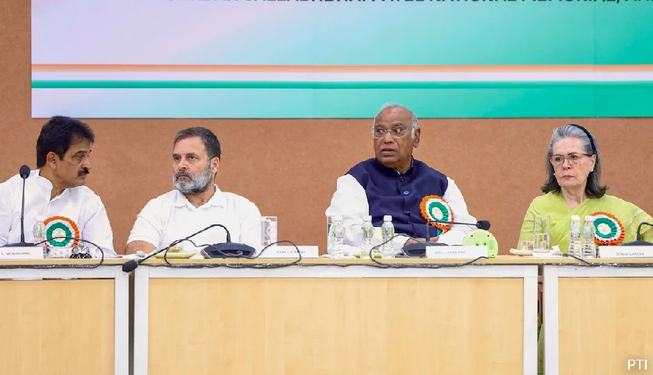 कांग्रेस को चेतावनी: बिहार में हार के बाद बोले सहयोगी दल – BJP के तूफान में कहां डूब जाओगे पता नहीं चलेगा