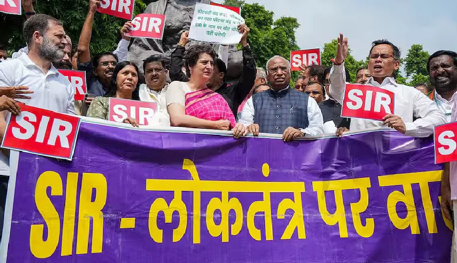 ‘वोट चोरी’ के आरोपों पर कांग्रेस का बड़ा शक्ति प्रदर्शन, रामलीला मैदान में राहुल गांधी सहित कई दिग्गज नेता होंगे मौजूद