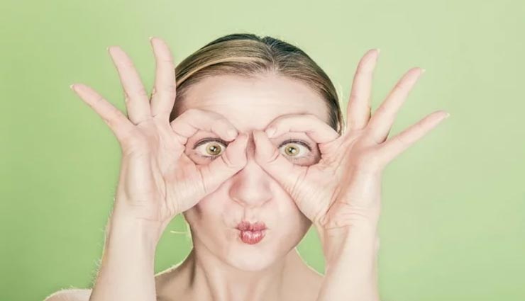 आंखों में कांटेक्ट लेंस लगाती हैं तो जरूर रखें मेकअप की इन बातों का ध्यान