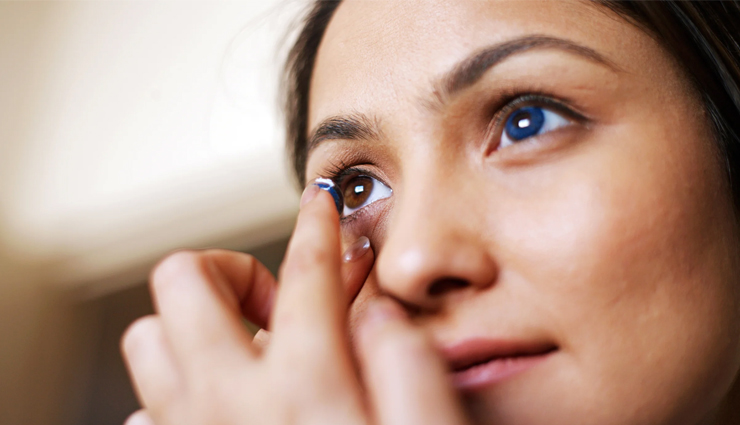 5 Tips To Save You Contact Lens from Makeup
